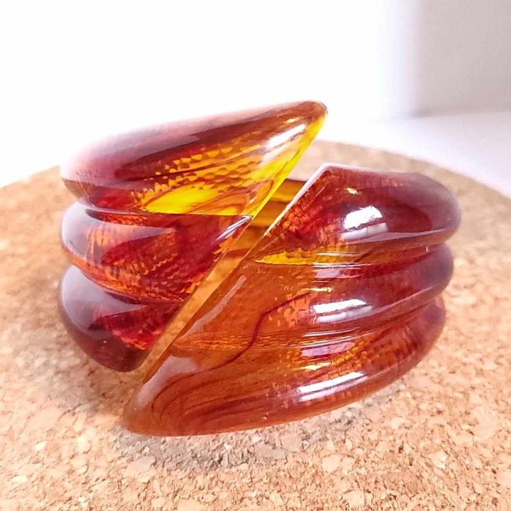 SUPERB LUCITE BYPASS BANGLE by JO 1980s W Germany VINTAGE BRACELET Acrylic Resin